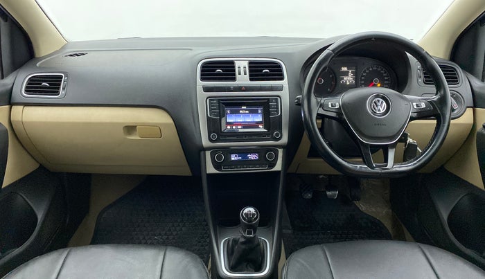 2016 Volkswagen Ameo HIGHLINE1.2L, Petrol, Manual, 62,405 km, Dashboard