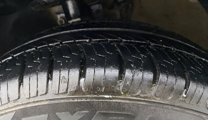 2016 Volkswagen Ameo HIGHLINE1.2L, Petrol, Manual, 62,405 km, Left Front Tyre Tread