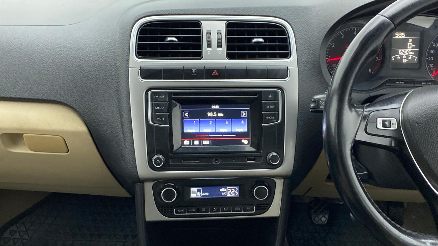 2016 Volkswagen Ameo HIGHLINE1.2L, Petrol, Manual, 62,405 km, Air Conditioner