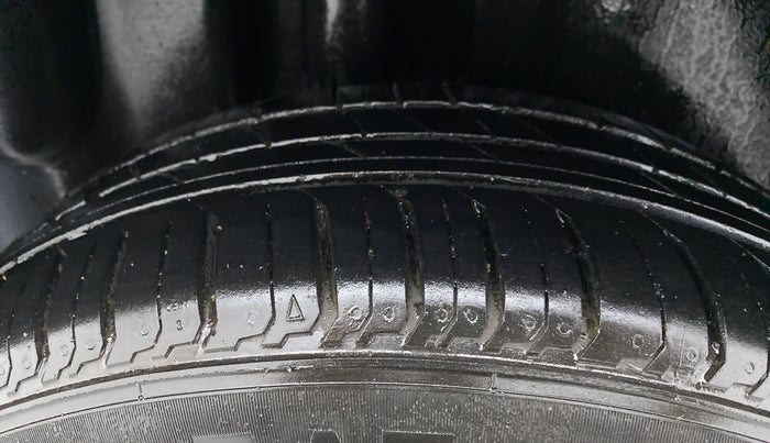2016 Volkswagen Ameo HIGHLINE1.2L, Petrol, Manual, 62,405 km, Right Rear Tyre Tread