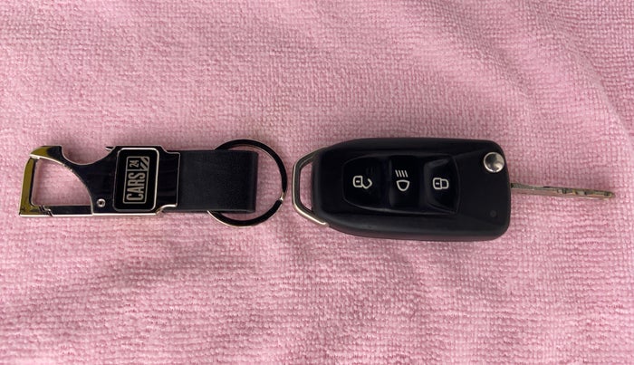 2016 Tata Zest XMS RT, Petrol, Manual, 28,368 km, Key Close Up