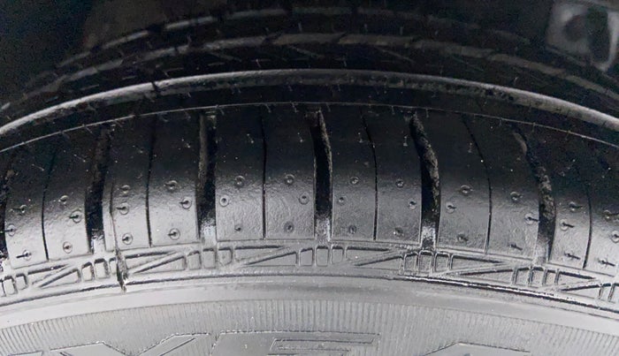 2016 Tata Zest XMS RT, Petrol, Manual, 28,368 km, Right Front Tyre Tread