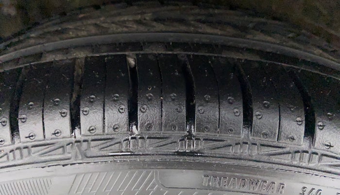 2016 Tata Zest XMS RT, Petrol, Manual, 28,368 km, Right Rear Tyre Tread