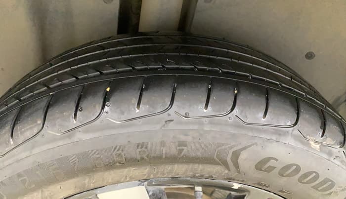 2019 MG HECTOR SHARP 2.0 DIESEL, Diesel, Manual, 83,176 km, Right Rear Tyre Tread