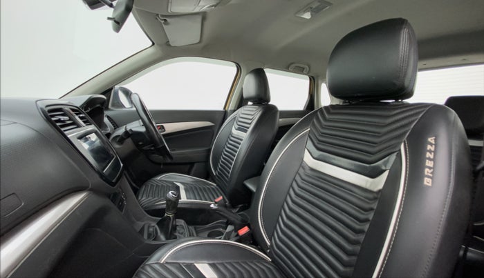 2017 Maruti Vitara Brezza ZDI PLUS, Diesel, Manual, 1,21,351 km, Right Side Front Door Cabin