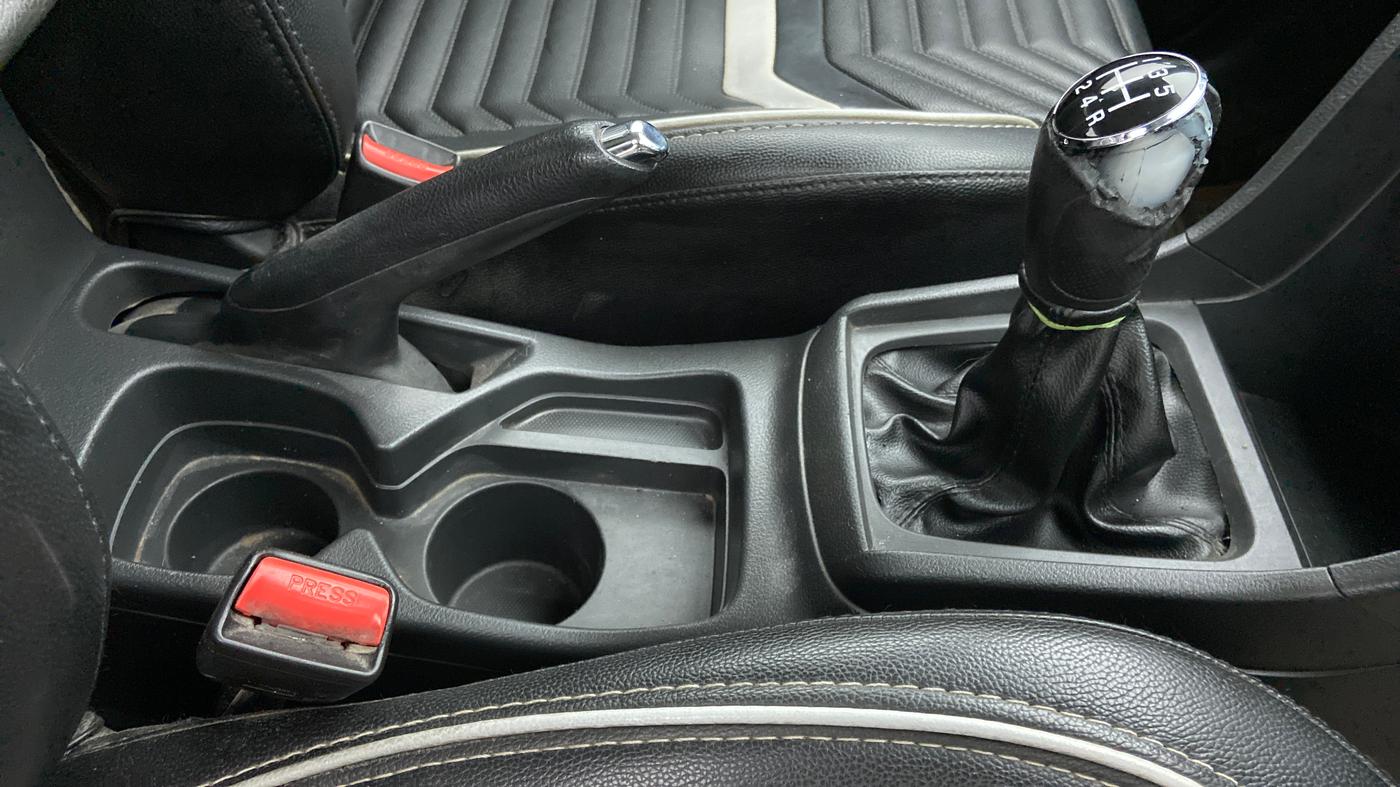 2017 Maruti Vitara Brezza ZDI PLUS, Diesel, Manual, 1,21,351 km, Gear Lever