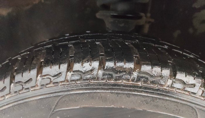 2015 Maruti Alto 800 VXI, Petrol, Manual, 79,198 km, Left Front Tyre Tread