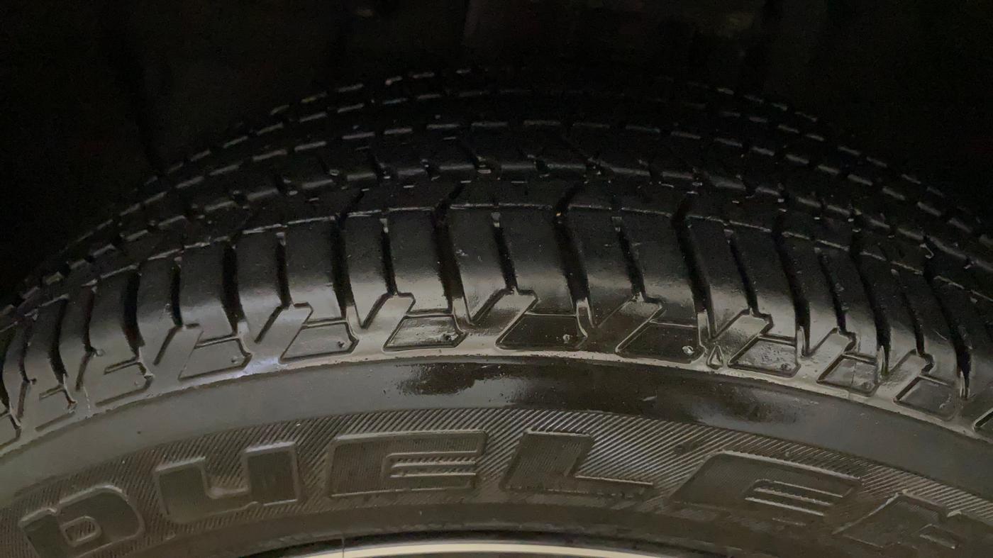 2023 Jeep MERIDIAN LIMITED PLUS 4X2 AT, Diesel, Automatic, 30,978 km, Left Front Tyre Tread