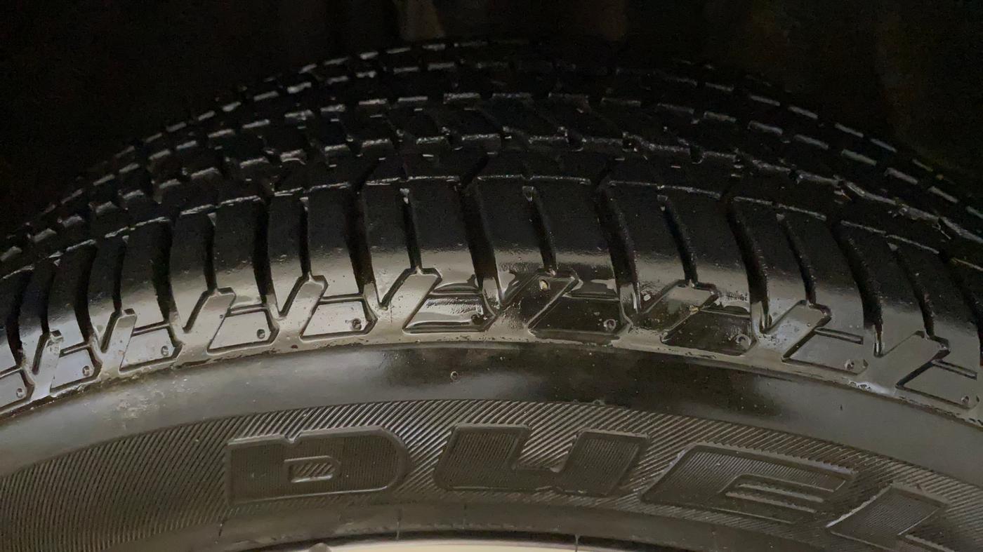 2023 Jeep MERIDIAN LIMITED PLUS 4X2 AT, Diesel, Automatic, 30,978 km, Right Front Tyre Tread
