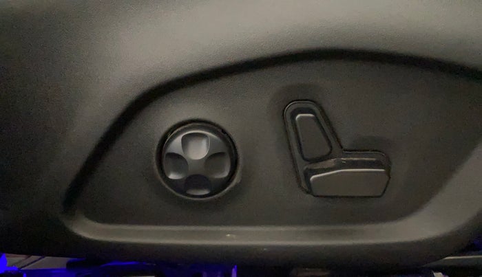 2023 Jeep MERIDIAN LIMITED PLUS 4X2 AT, Diesel, Automatic, 30,938 km, Driver Side Adjustment Panel