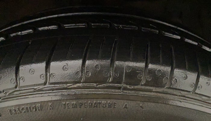 2017 Maruti Ciaz DELTA 1.4 MT PETROL, Petrol, Manual, 47,766 km, Right Front Tyre Tread