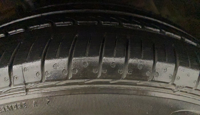2017 Maruti Ciaz DELTA 1.4 MT PETROL, Petrol, Manual, 47,766 km, Left Front Tyre Tread