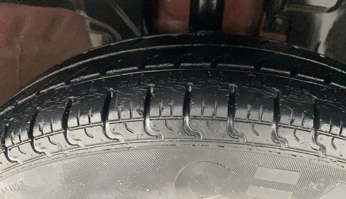 2018 Renault Kwid RXT 1.0, Petrol, Manual, 49,561 km, Right Front Tyre Tread