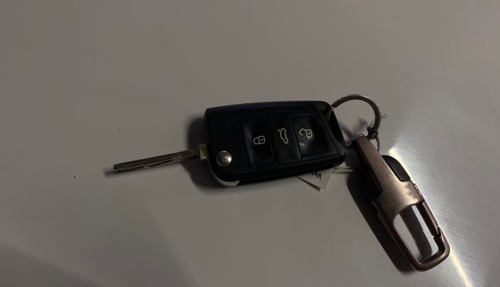 2023 Volkswagen TAIGUN COMFORTLINE 1.0 TSI MT, Petrol, Manual, 58,148 km, Key Close Up