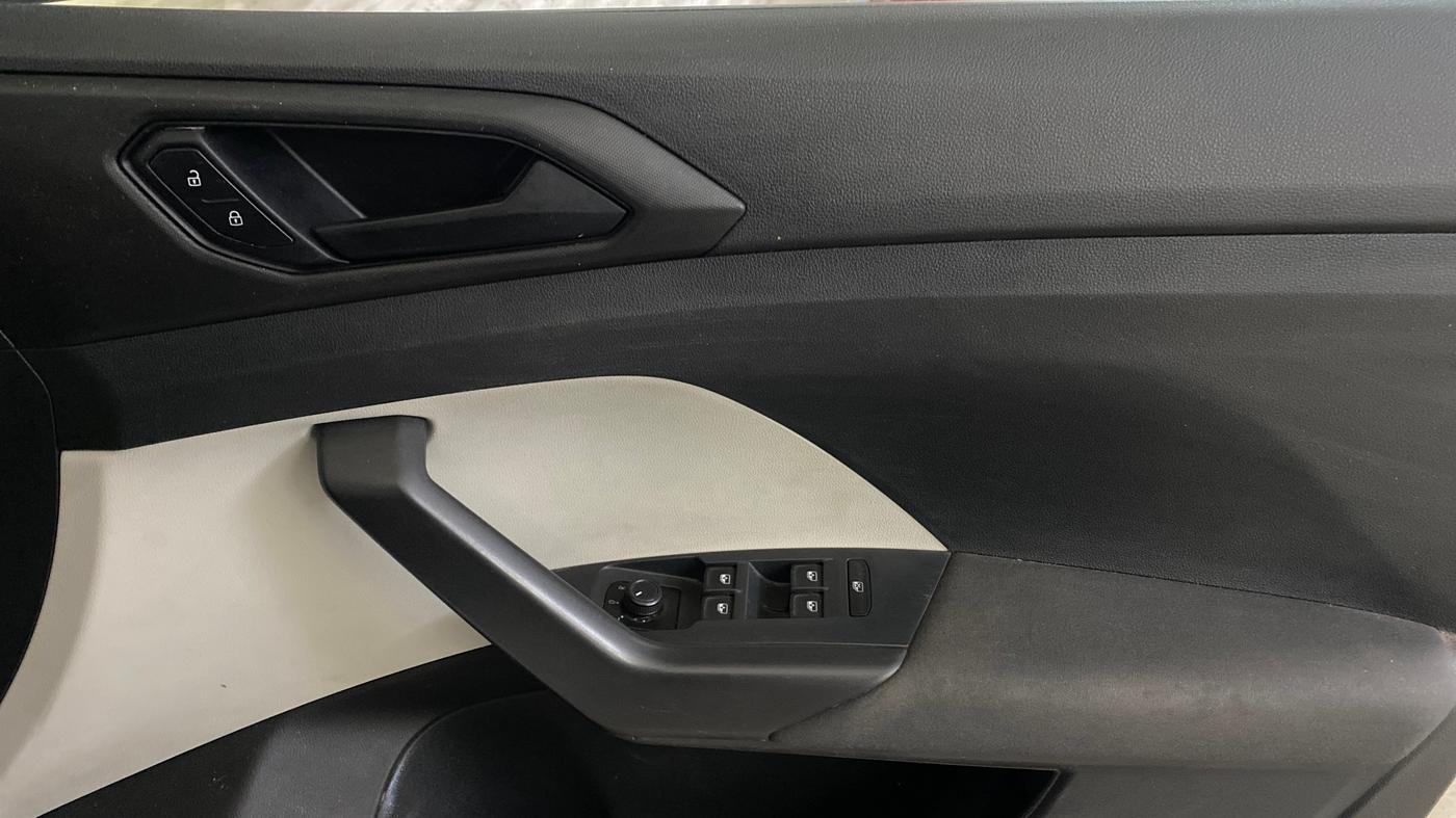 2023 Volkswagen TAIGUN COMFORTLINE 1.0 TSI MT, Petrol, Manual, 58,195 km, Driver Side Door Panels Control