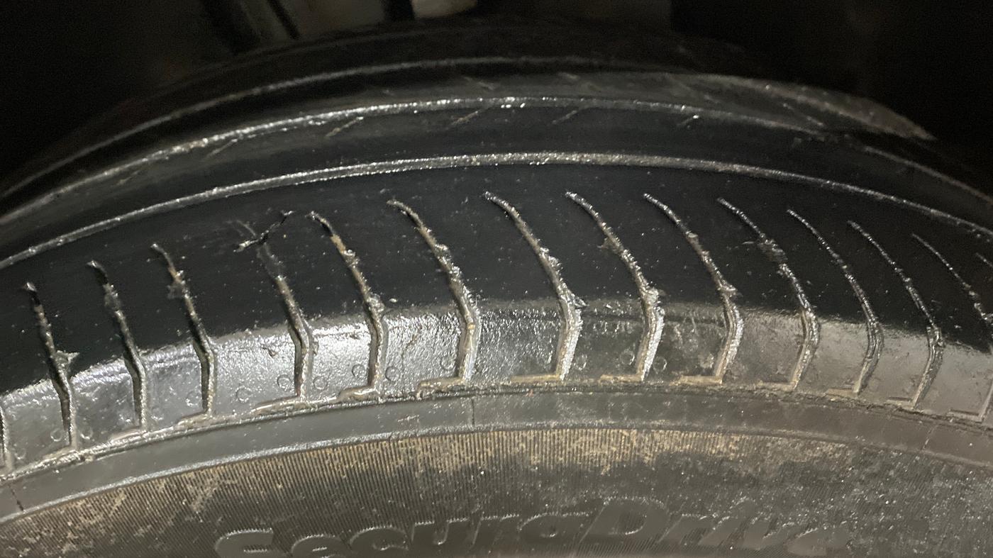 2023 Volkswagen TAIGUN COMFORTLINE 1.0 TSI MT, Petrol, Manual, 58,195 km, Right Front Tyre Tread