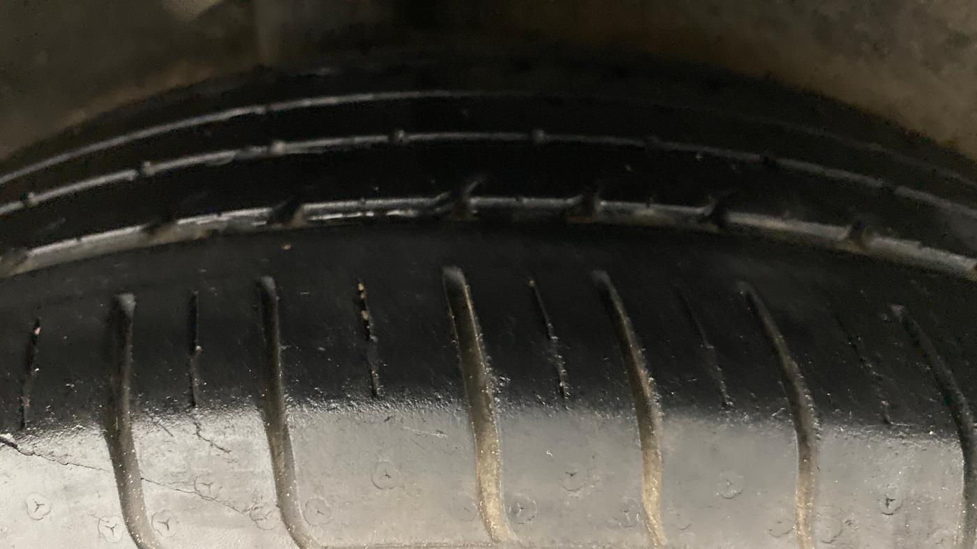 2017 Honda WR-V 1.2 i-VTEC VX MT, Petrol, Manual, 32,355 km, Right Rear Tyre Tread
