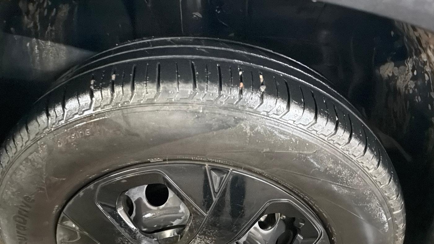 2022 Tata PUNCH ADVENTURE MT, Petrol, Manual, 33,801 km, Right Front Tyre Tread