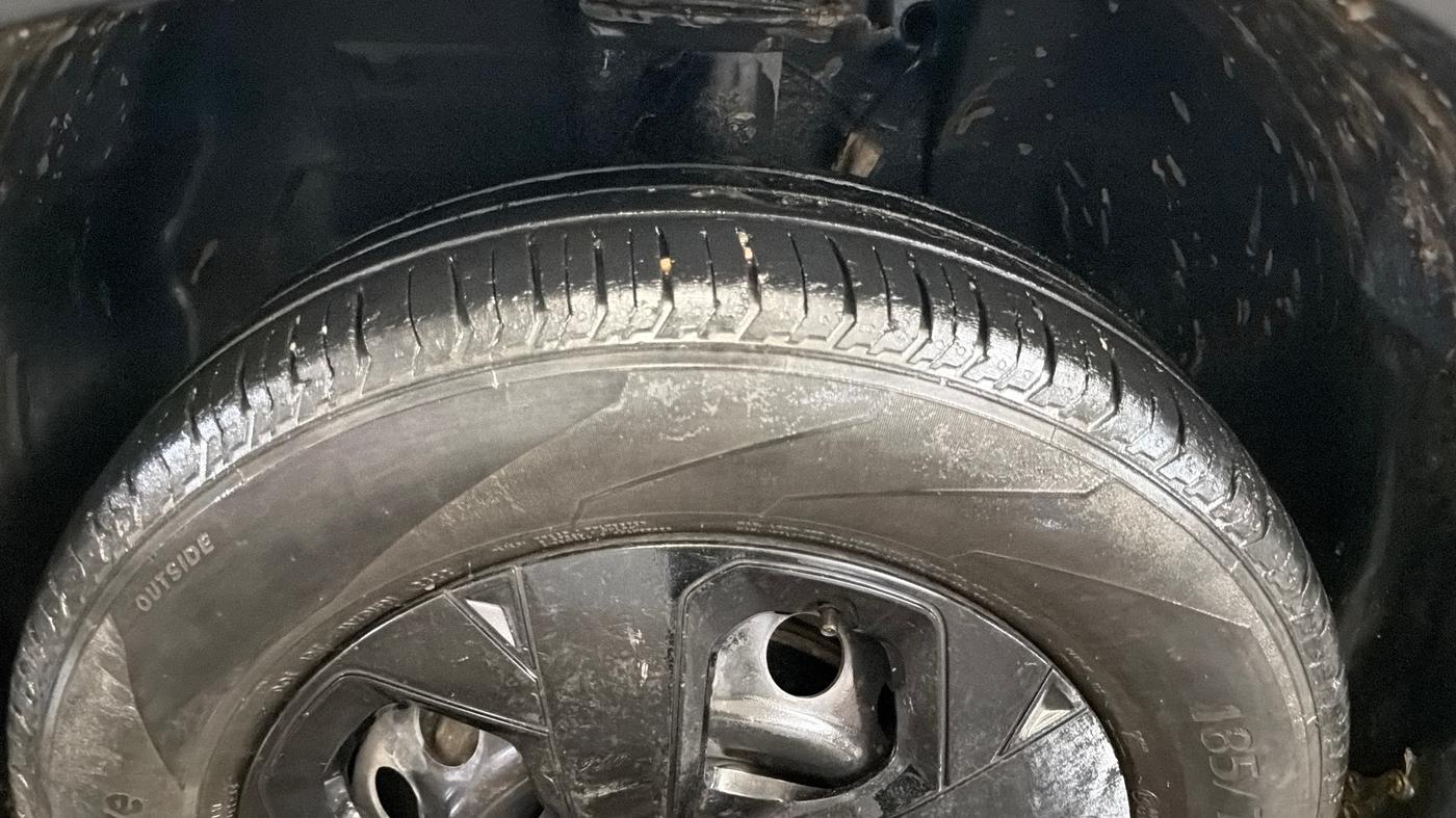 2022 Tata PUNCH ADVENTURE MT, Petrol, Manual, 33,801 km, Left Front Tyre Tread