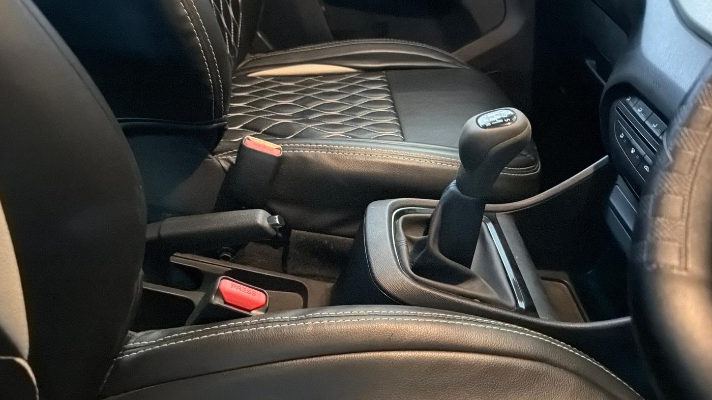 2022 Tata PUNCH ADVENTURE MT, Petrol, Manual, 33,801 km, Gear Lever