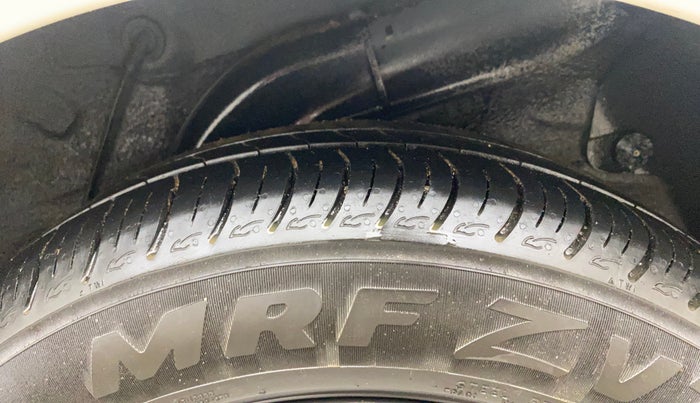 2014 Hyundai Verna FLUIDIC 1.6 VTVT EX, Petrol, Manual, 1,14,418 km, Left Rear Tyre Tread