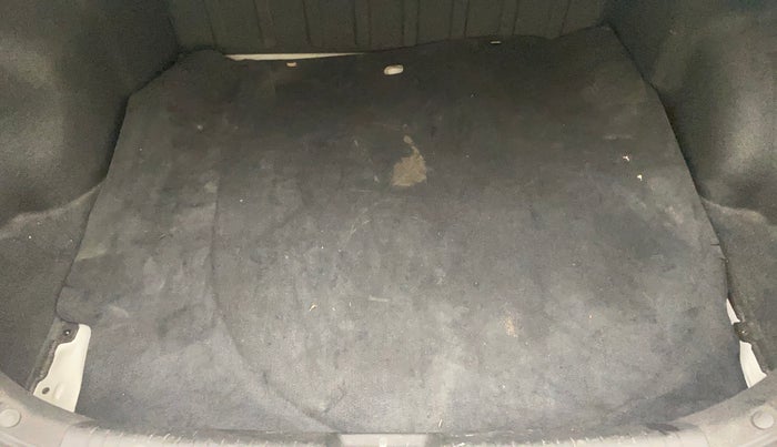 2014 Hyundai Verna FLUIDIC 1.6 VTVT EX, Petrol, Manual, 1,14,418 km, Boot Inside