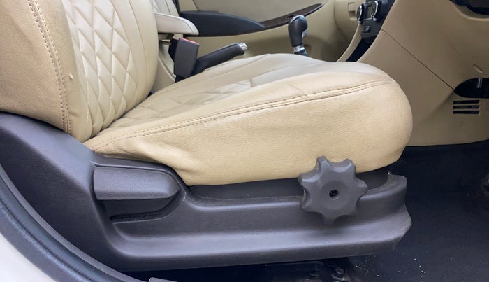 2014 Hyundai Verna FLUIDIC 1.6 VTVT EX, Petrol, Manual, 1,14,418 km, Driver Side Adjustment Panel