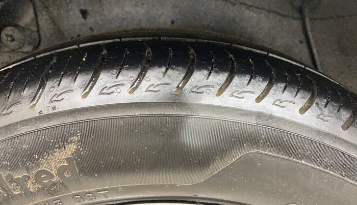 2014 Hyundai Verna FLUIDIC 1.6 VTVT EX, Petrol, Manual, 1,14,418 km, Right Rear Tyre Tread