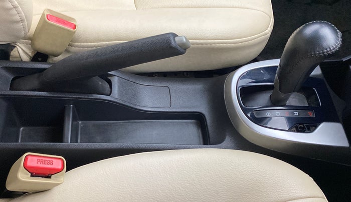 2017 Honda Jazz 1.2 V AT, Petrol, Automatic, 28,439 km, Gear Lever