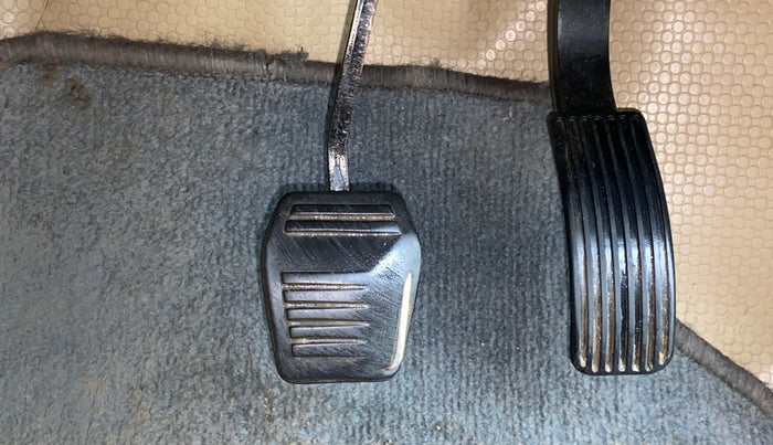 2016 Mahindra TUV300 T8 AT, Diesel, Automatic, 73,641 km, Pedals