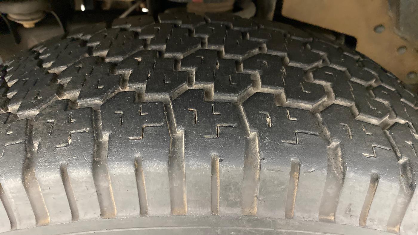 2016 Mahindra TUV300 T8 AT, Diesel, Automatic, 73,641 km, Left Front Tyre Tread