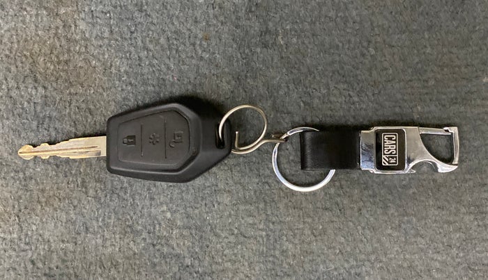 2016 Mahindra TUV300 T8 AT, Diesel, Automatic, 73,641 km, Key Close Up