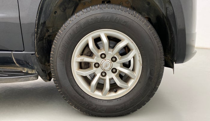 2016 Mahindra TUV300 T8 AT, Diesel, Automatic, 73,641 km, Right Front Wheel