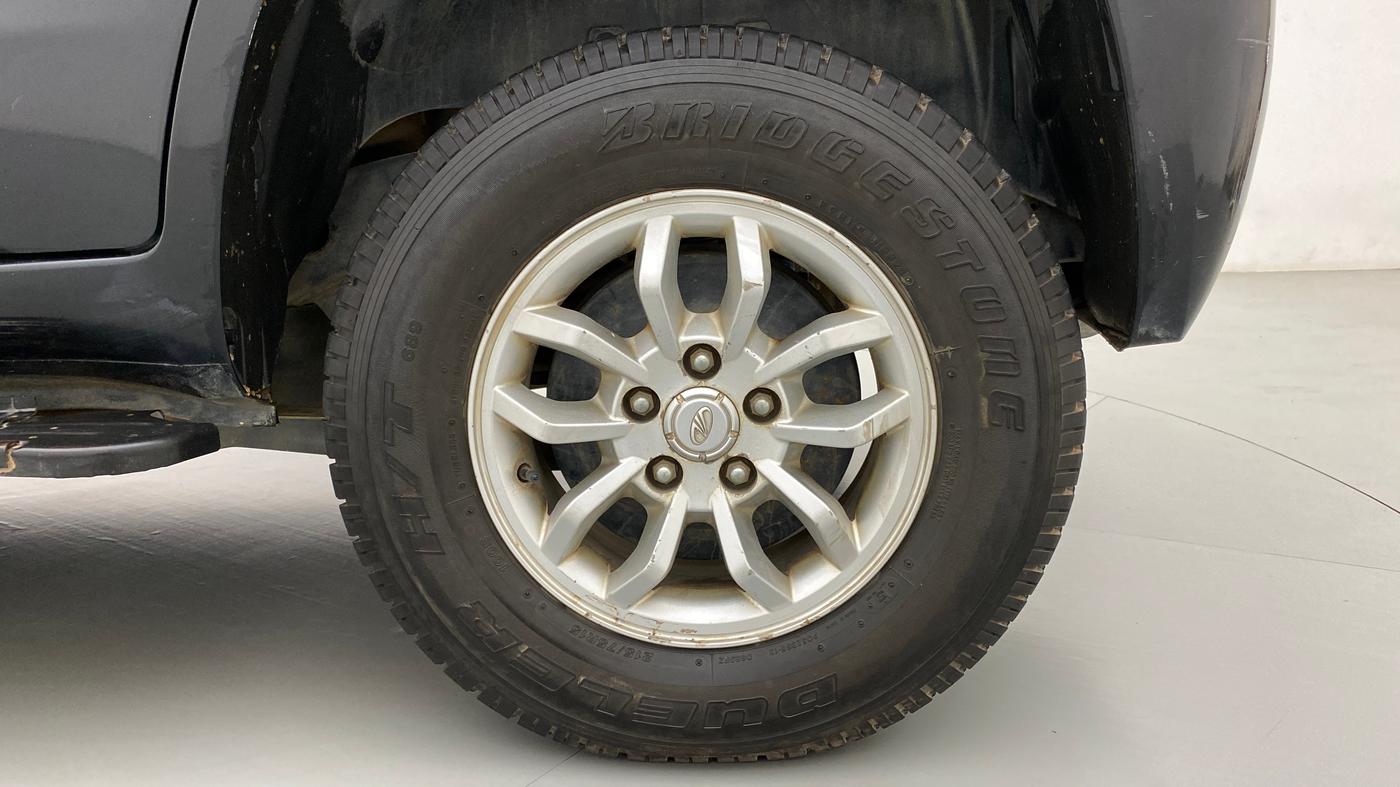 2016 Mahindra TUV300 T8 AT, Diesel, Automatic, 73,641 km, Left Rear Wheel