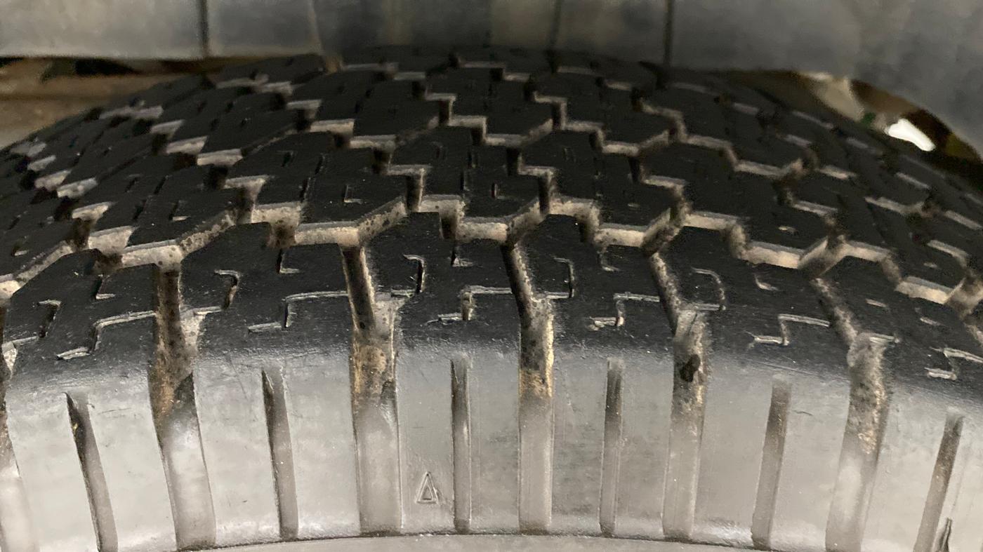 2016 Mahindra TUV300 T8 AT, Diesel, Automatic, 73,641 km, Left Rear Tyre Tread