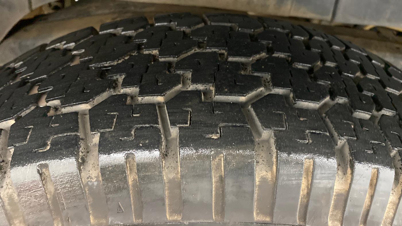 2016 Mahindra TUV300 T8 AT, Diesel, Automatic, 73,641 km, Right Rear Tyre Tread