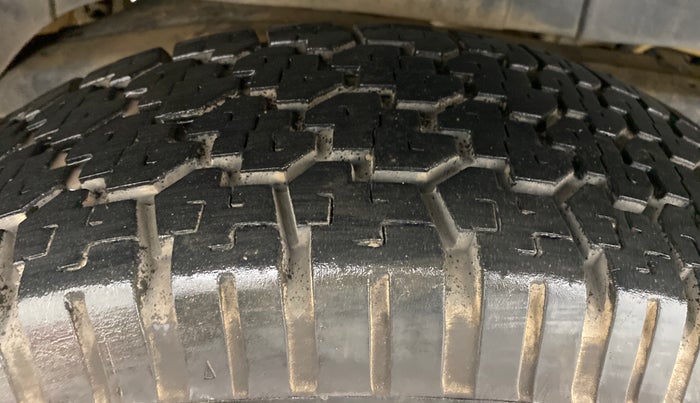 2016 Mahindra TUV300 T8 AT, Diesel, Automatic, 73,641 km, Right Rear Tyre Tread