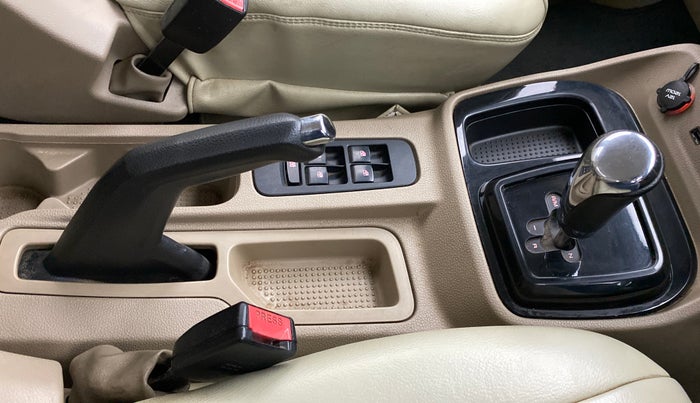 2016 Mahindra TUV300 T8 AT, Diesel, Automatic, 73,641 km, Gear Lever