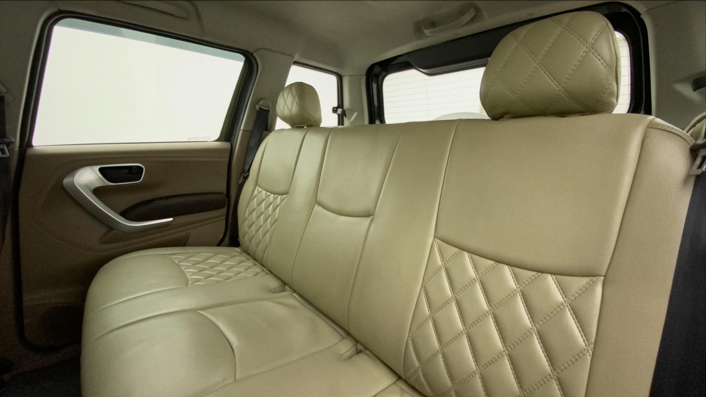 2016 Mahindra TUV300 T8 AT, Diesel, Automatic, 73,641 km, Right Side Rear Door Cabin