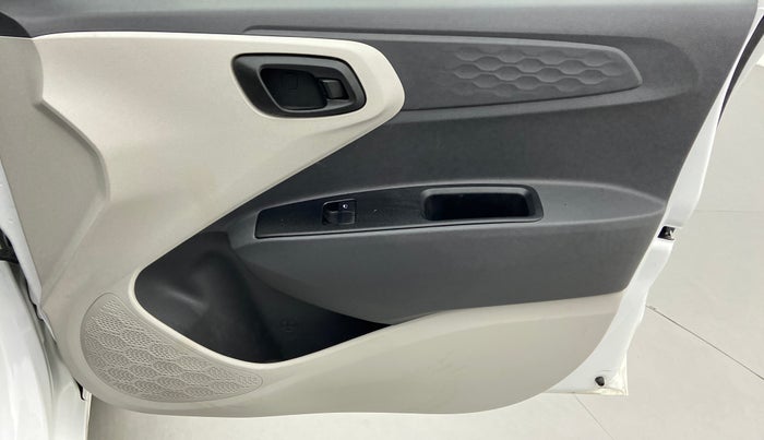 2021 Hyundai AURA E MT 1.2 KAPPA, Petrol, Manual, 1,369 km, Driver Side Door Panels Control