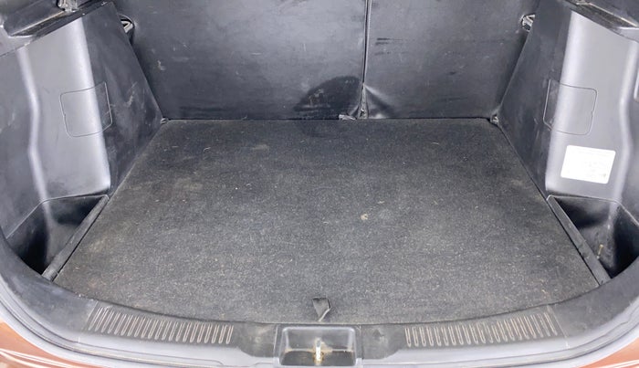 2016 Maruti S Cross ZETA 1.3, Diesel, Manual, 84,168 km, Boot Inside