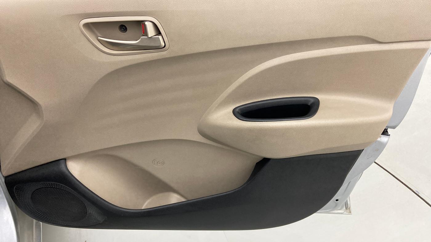 2019 Hyundai NEW SANTRO MAGNA AMT, Petrol, Automatic, 63,338 km, Driver Side Door Panels Control
