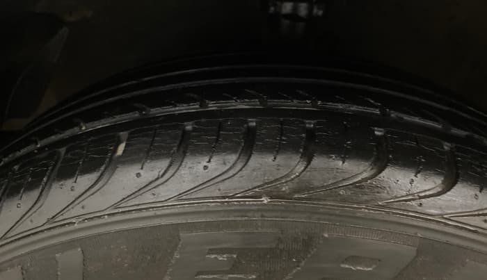 2013 Hyundai i20 MAGNA (O) 1.2, Petrol, Manual, 36,911 km, Left Front Tyre Tread