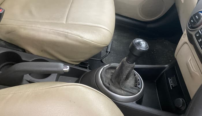 2013 Hyundai i20 MAGNA (O) 1.2, Petrol, Manual, 36,911 km, Gear Lever