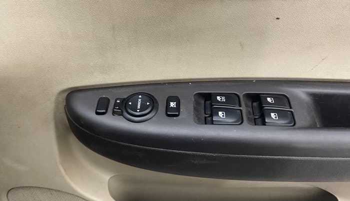 2013 Hyundai i20 MAGNA (O) 1.2, Petrol, Manual, 36,911 km, Driver Side Door Panels Control