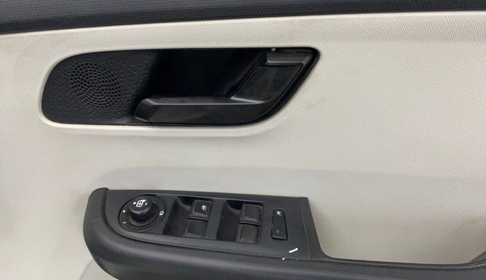 2022 Tata ALTROZ XM PLUS PETROL, Petrol, Manual, 33,960 km, Driver Side Door Panels Control