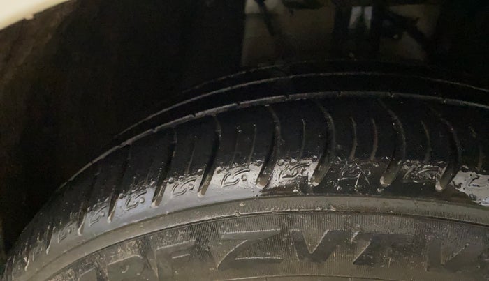 2022 Tata ALTROZ XM PLUS PETROL, Petrol, Manual, 33,960 km, Right Front Tyre Tread