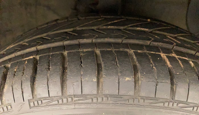 2015 Hyundai Grand i10 ASTA AT 1.2 KAPPA VTVT, Petrol, Automatic, 11,133 km, Right Front Tyre Tread