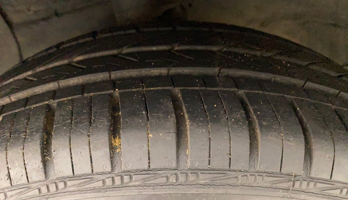 2015 Hyundai Grand i10 ASTA AT 1.2 KAPPA VTVT, Petrol, Automatic, 11,133 km, Left Front Tyre Tread