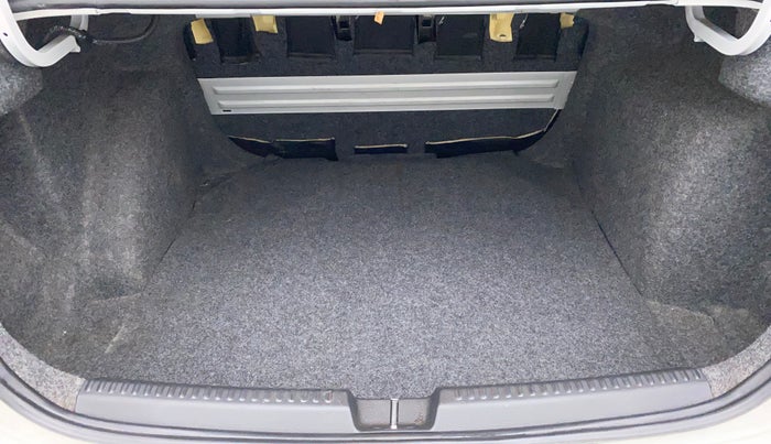 2019 Skoda Rapid STYLE 1.6 MPI AT, Petrol, Automatic, 54,489 km, Boot Inside